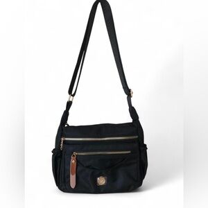 NWOT Colorful Fox Shoulder bag Organizer Handbag Purse Lots Of Pockets.